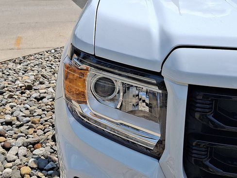 Used 2022 GMC Canyon Elevation w/ Trailering Package AWD/4WD image 19