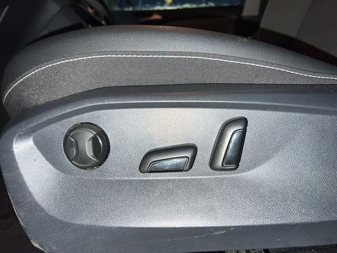 Used 2024 Volkswagen Taos SE image 9