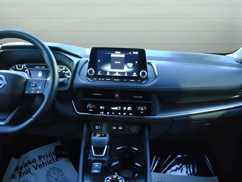 Used 2025 Nissan Rogue SV image 10