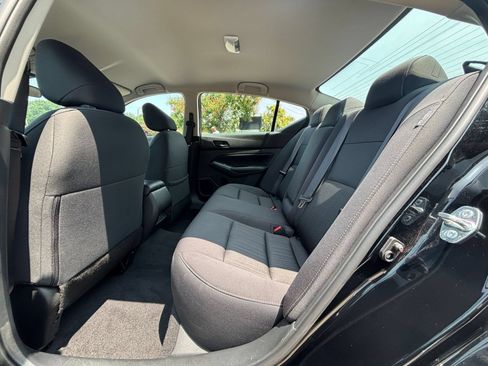 Used 2025 Nissan Altima 2.5 SV FWD image 18