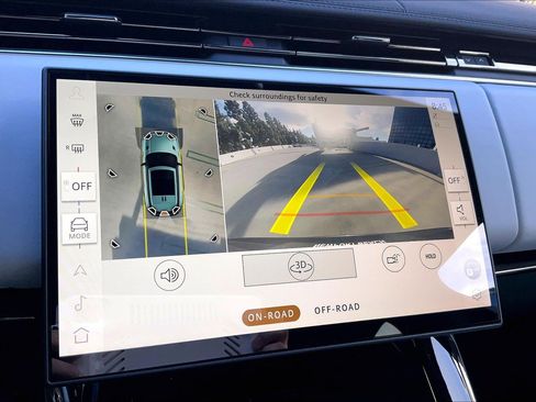 Used 2025 Land Rover Range Rover Sport image 26