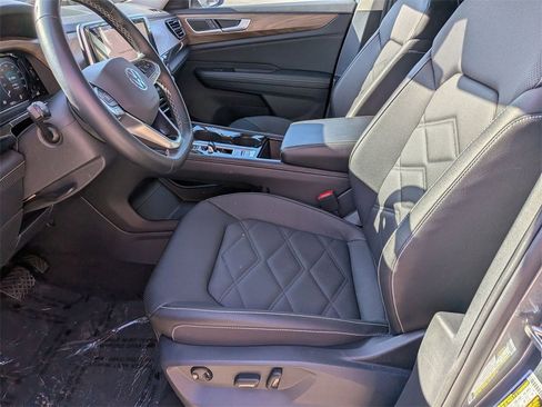 Used 2025 Volkswagen Atlas SE image 25