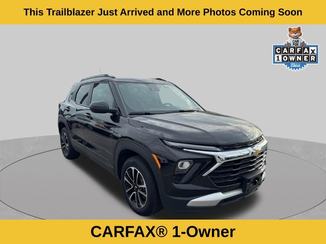 Used 2025 Chevrolet TrailBlazer LT AWD/4WD image 2