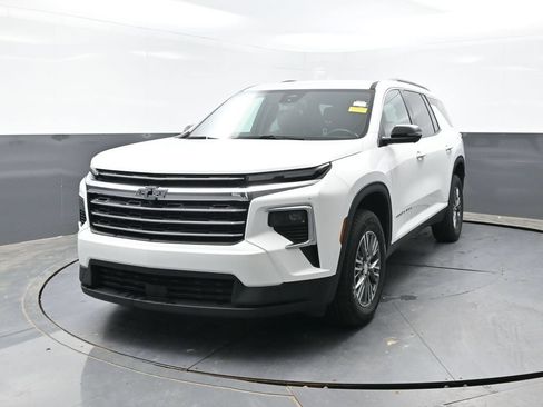Used 2024 Chevrolet Traverse LT FWD image 7