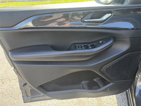 Certified 2023 Jeep Grand Cherokee L Laredo image 23