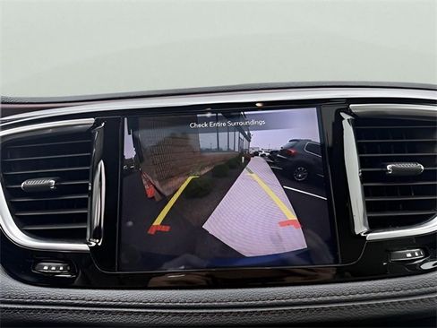 Used 2020 Chrysler Pacifica Limited image 22