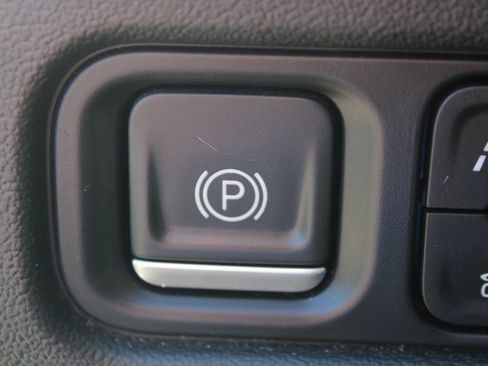 Used 2022 Chevrolet Suburban RST image 32