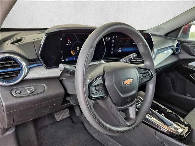 Used 2025 Chevrolet Trax LT FWD image 10