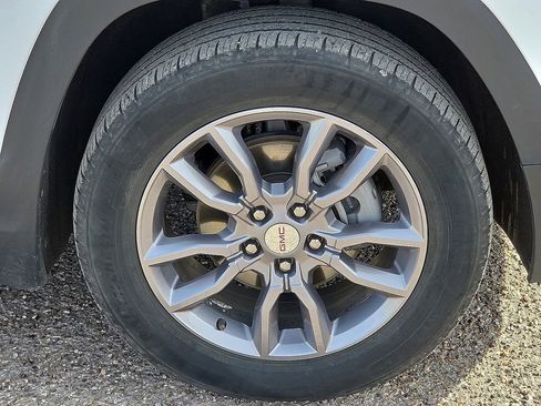 Used 2024 GMC Terrain SLT image 12