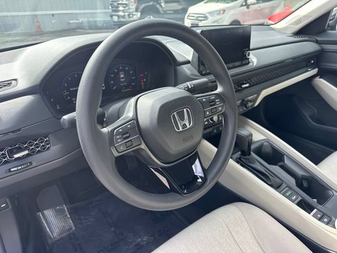Used 2025 Honda Accord SE image 9