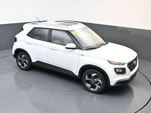 Certified 2026 Hyundai Venue SEL FWD image 15