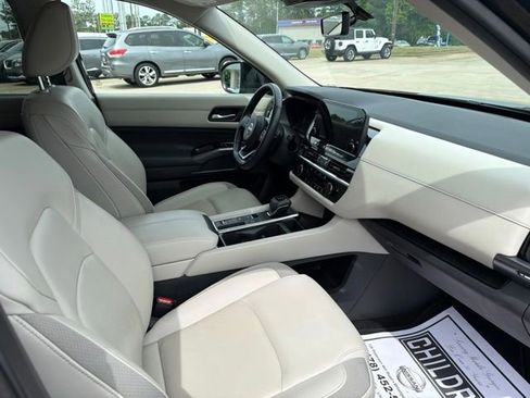 Used 2023 Nissan Pathfinder SL FWD image 17
