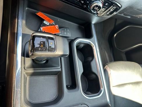 Used 2022 GMC Sierra 1500 SLT w/ SLT Premium Plus Package AWD/4WD image 25