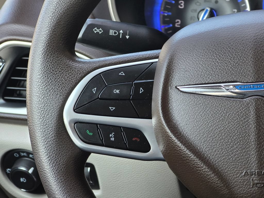 Used 2020 Chrysler Pacifica Touring FWD image 19