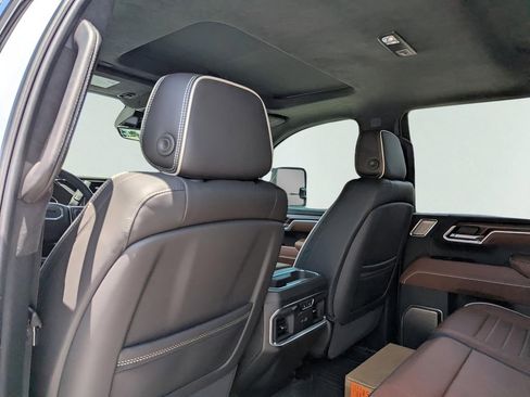 Used 2025 GMC Sierra 3500 Denali Ultimate image 9