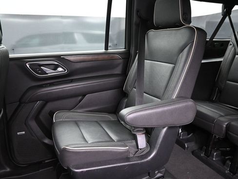 Used 2023 Chevrolet Suburban Premier AWD/4WD image 27