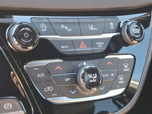 New 2026 Chrysler Voyager LX image 10