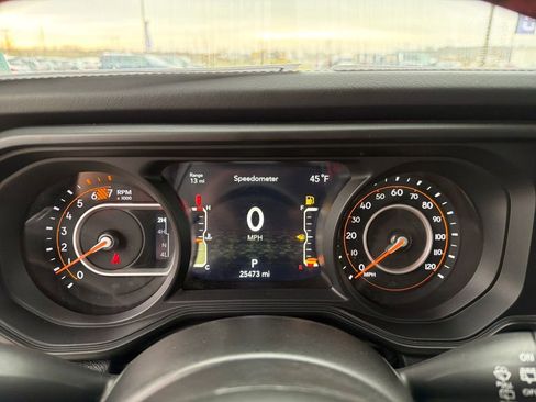 Used 2025 Jeep Wrangler Unlimited Rubicon image 23