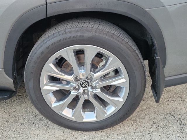 Used 2025 Toyota Highlander Limited AWD/4WD image 6