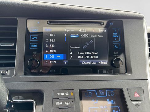 Used 2016 Toyota Sienna XLE Premium FWD image 24