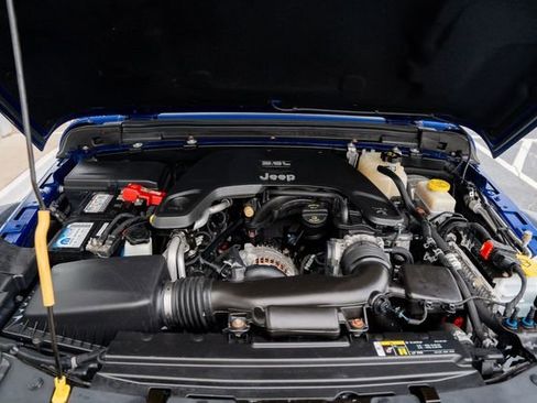 Used 2018 Jeep Wrangler Unlimited Rubicon w/ Dual Top Group image 29