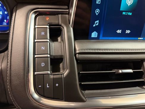 Used 2024 Chevrolet Suburban LT image 18