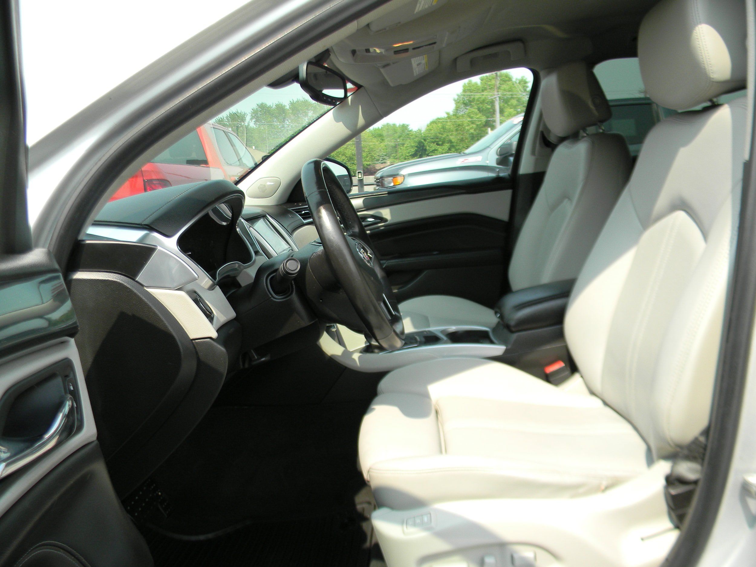 Used 2013 Cadillac SRX FWD image 5