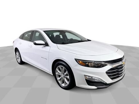 Used 2025 Chevrolet Malibu LT FWD image 2