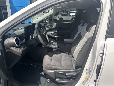 Used 2025 Chevrolet Trax LS FWD image 30