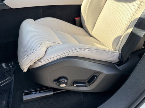 New 2026 Volvo XC90 B6 Ultra w/ Protection Package Premier image 11