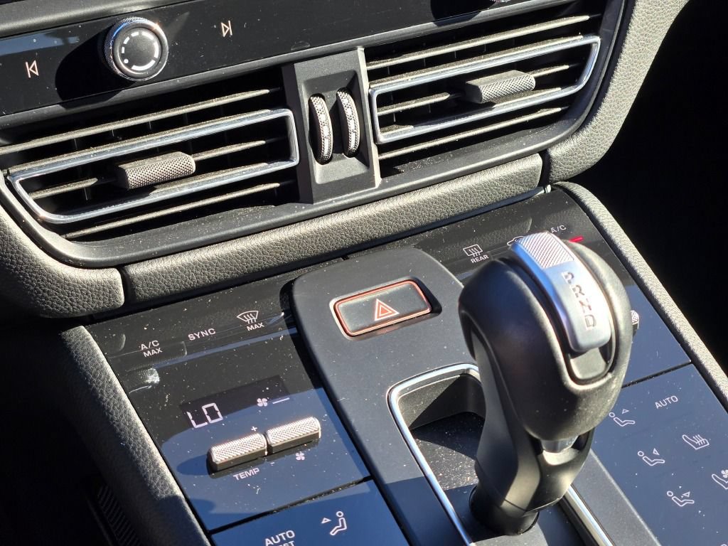 Certified 2024 Porsche Macan AWD/4WD image 24