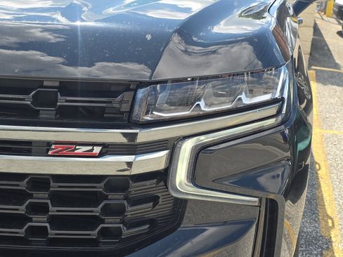 Used 2022 Chevrolet Tahoe Z71 w/ Luxury Package AWD/4WD image 9