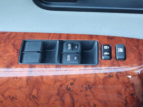 Used 2018 Toyota Sequoia Platinum image 14