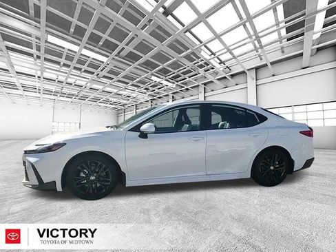 Used 2026 Toyota Camry SE image 6