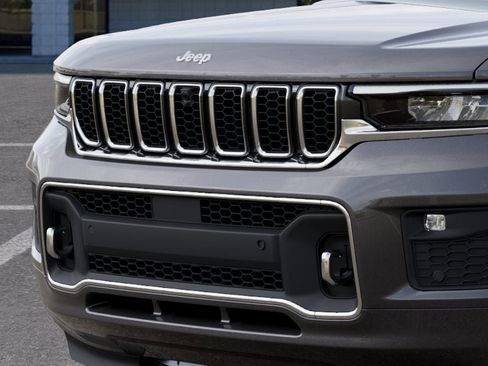 New 2025 Jeep Grand Cherokee L Overland w/ Advanced Protech Group III AWD/4WD image 35