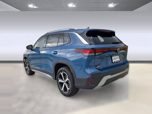 New 2025 Volkswagen Tiguan SE image 3