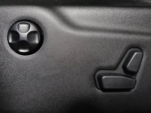 Used 2018 Jeep Grand Cherokee Altitude image 28