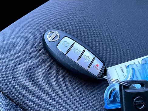 Used 2022 Nissan Frontier SV image 27