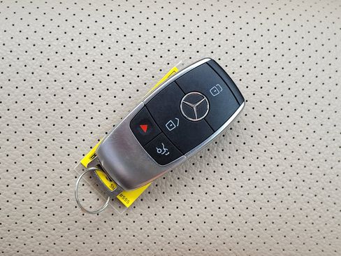 Used 2021 Mercedes-Benz GLC 300 4MATIC image 11