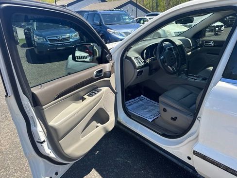 Used 2011 Jeep Grand Cherokee Laredo AWD/4WD image 28
