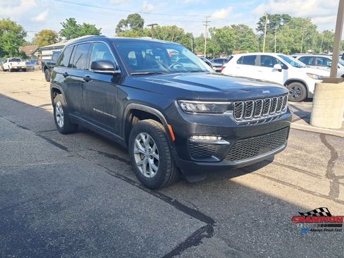 Used 2023 Jeep Grand Cherokee Limited AWD/4WD image 9