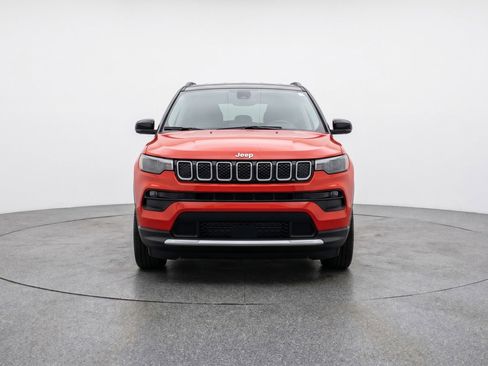 Used 2025 Jeep Compass Limited AWD/4WD image 2