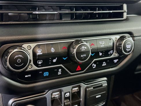 Used 2024 Jeep Wrangler Unlimited Sahara w/ Safety Group image 7