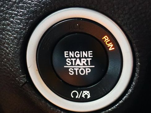 Used 2018 Dodge Challenger SXT RWD image 35