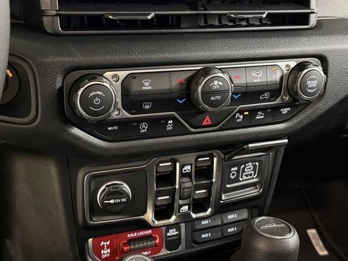 New 2025 Jeep Gladiator Willys image 20