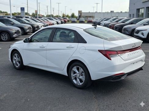 Certified 2025 Hyundai Elantra SEL FWD image 8