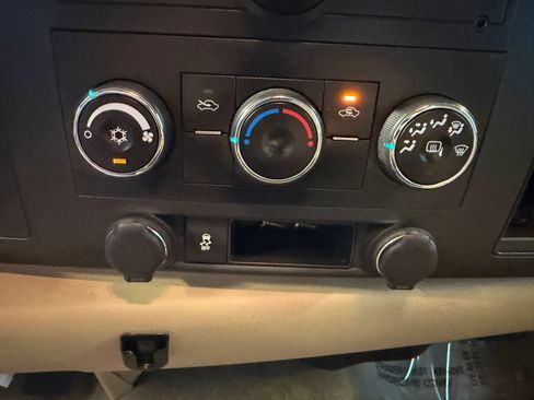 Used 2012 GMC Sierra 1500 SLE w/ Chrome Essentials Package AWD/4WD image 17