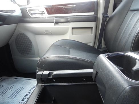 Used 2010 Chrysler Town & Country Touring Plus image 41