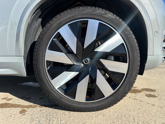 Certified 2024 Volvo XC90 T8 Plus w/ Protection Package Premier AWD/4WD image 11
