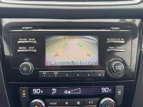 Used 2016 Nissan Rogue SV FWD image 17